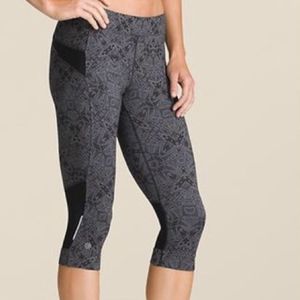 Athleta Cairo Barr to Run Knicker Cropped Leggings